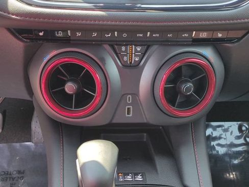 Used 2025 Chevrolet Blazer RS FWD image 21