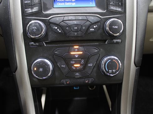 Used 2018 Ford Fusion SE image 20