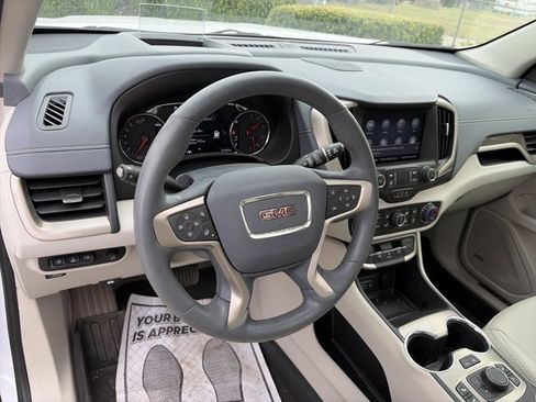 Used 2023 GMC Terrain Denali w/ Denali Premium Package image 8