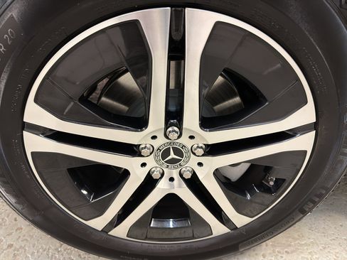 Used 2020 Mercedes-Benz GLS 450 4MATIC image 37