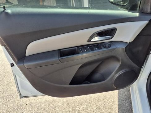 Used 2015 Chevrolet Cruze LS FWD image 11