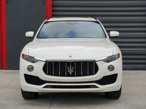 Used 2019 Maserati Levante image 4