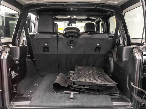 Used 2021 Jeep Wrangler Unlimited Rubicon w/ Trailer Tow Package image 32