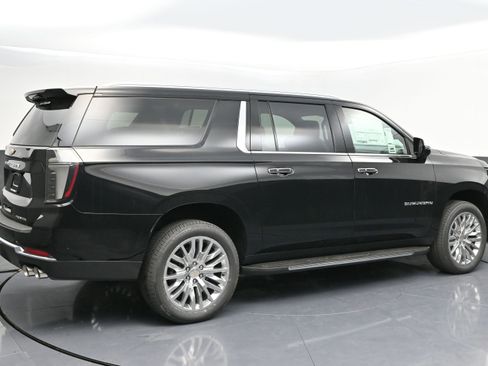 New 2026 Chevrolet Suburban Premier w/ Sun And Tow Package AWD/4WD image 7