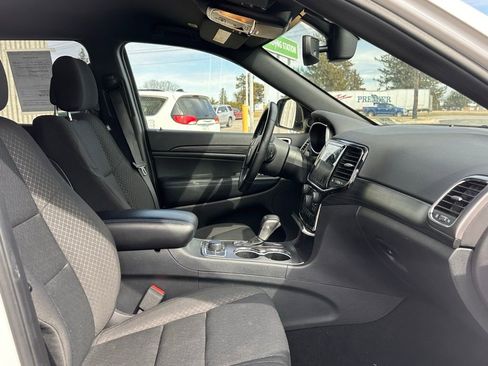 Used 2019 Jeep Grand Cherokee Laredo image 22