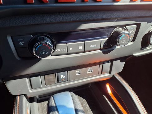 Used 2025 Nissan Frontier PRO-4X image 7