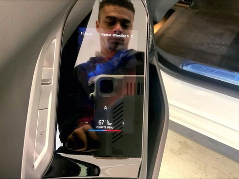 Used 2024 BMW i7 xDrive60 w/ Executive Package image 19