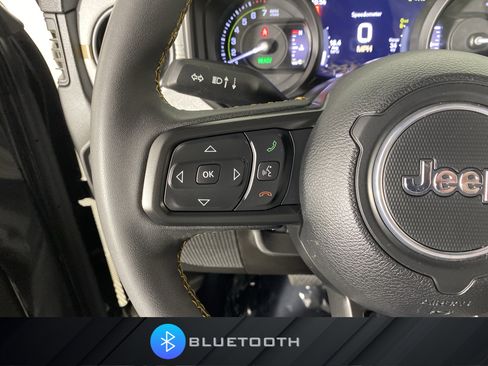 Used 2024 Jeep Wrangler Unlimited w/ Convenience Group AWD/4WD image 23