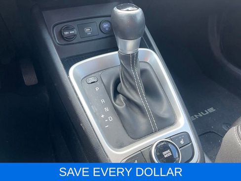 Used 2021 Hyundai Venue SEL w/ Premium Package FWD image 12