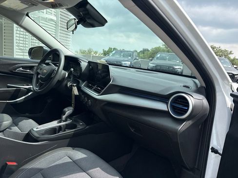 Used 2025 Chevrolet Trax LS FWD image 15