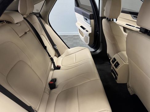Used 2020 Jaguar XF Premium image 51