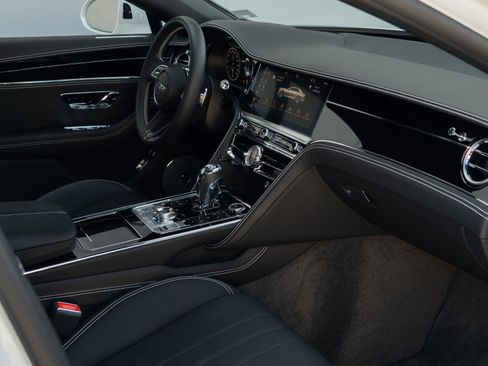 Used 2024 Bentley Flying Spur V8 image 5