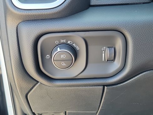 New 2026 RAM 2500 Big Horn AWD/4WD image 13