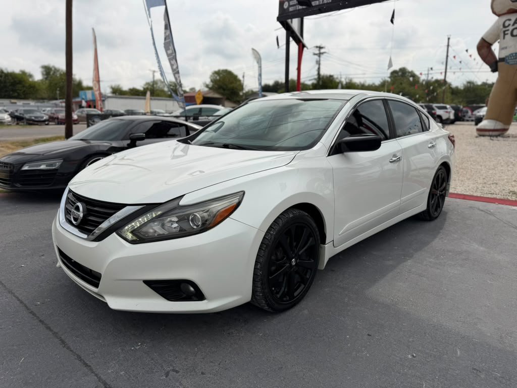 Used 2017 Nissan Altima 2.5 SR w/ Midnight Edition Package FWD image 1