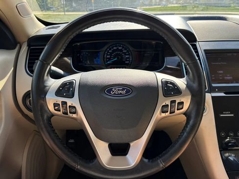 Used 2013 Ford Taurus Limited FWD image 18