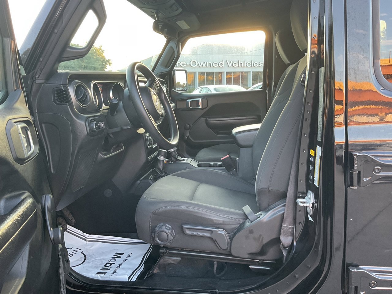 Used 2022 Jeep Wrangler Unlimited Sport AWD/4WD image 8
