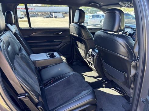 Used 2024 Jeep Grand Cherokee L Laredo image 17