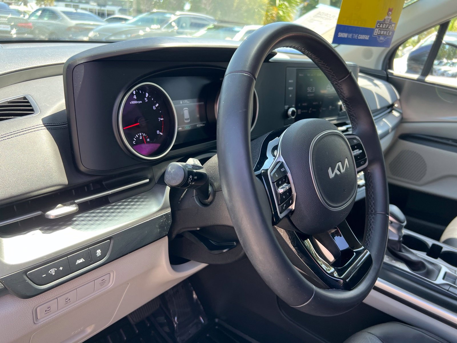 Used 2024 Kia Carnival LX FWD image 27