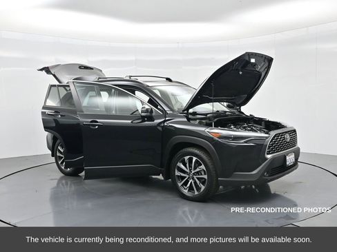 Used 2023 Toyota Corolla Cross XLE w/ Convenience Package image 35