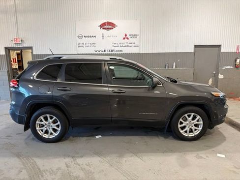 Used 2015 Jeep Cherokee Latitude w/ Cold Weather Group AWD/4WD image 2