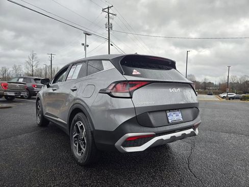 Used 2024 Kia Sportage LX image 8