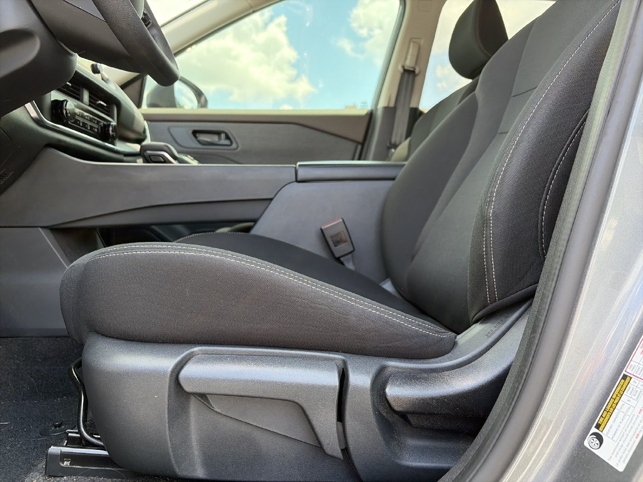 Used 2023 Nissan Rogue S AWD/4WD image 22