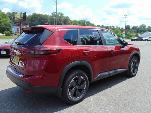 Used 2024 Nissan Rogue SV AWD/4WD image 5