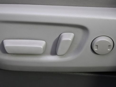 Used 2019 Toyota Sienna XLE image 12