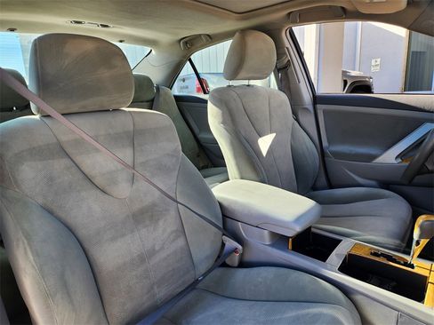 Used 2007 Toyota Camry XLE image 14
