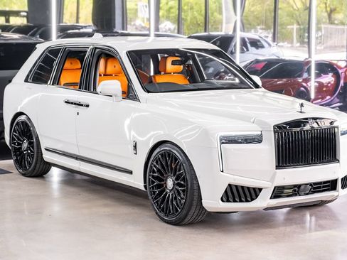 Used 2021 Rolls-Royce Cullinan AWD/4WD image 2