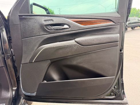 Used 2022 Cadillac Escalade Premium Luxury AWD/4WD image 47