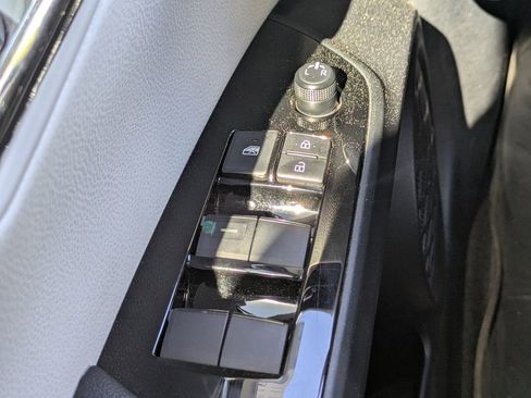 Used 2022 Toyota Prius LE FWD image 22