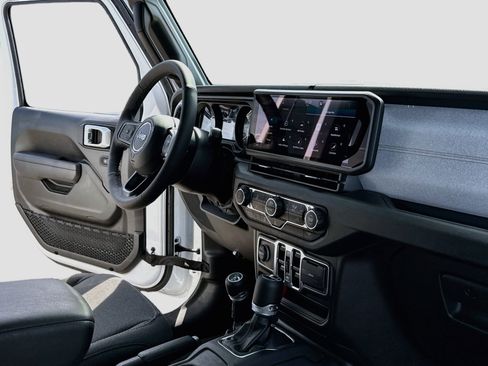Used 2025 Jeep Wrangler Unlimited Sport AWD/4WD image 15