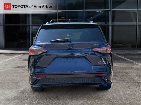 Used 2024 Toyota Sienna XSE w/ XSE Premium Package AWD/4WD image 11
