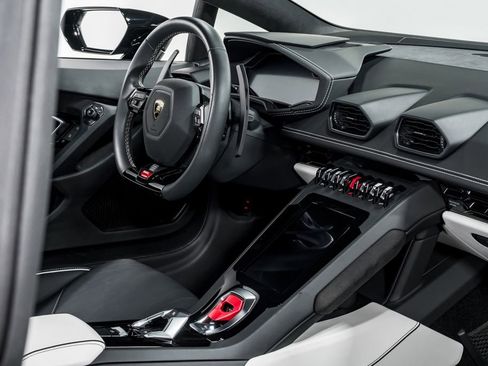 Used 2020 Lamborghini Huracan EVO RWD image 31