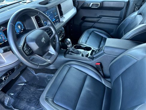 Used 2025 Ford Bronco Outer Banks image 9