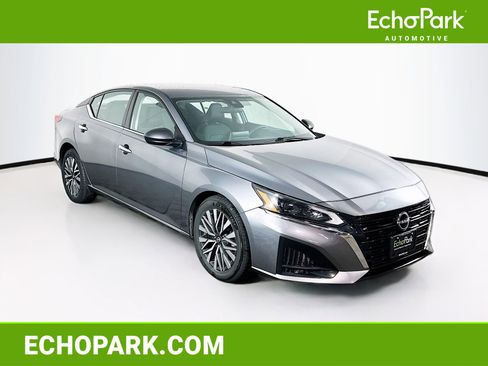 Used 2024 Nissan Altima 2.5 SV image 1