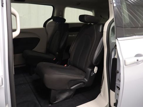 Certified 2023 Chrysler Voyager LX FWD image 12