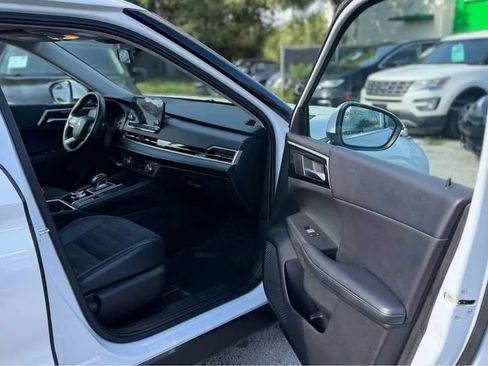 Used 2024 Mitsubishi Outlander FWD image 9