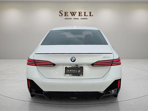 New 2026 BMW 530i RWD image 4
