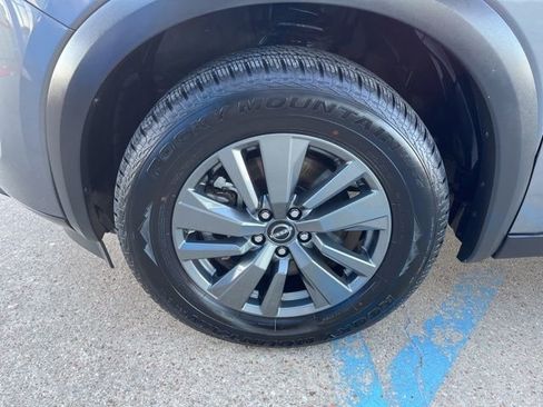 Used 2024 Nissan Pathfinder SV image 5