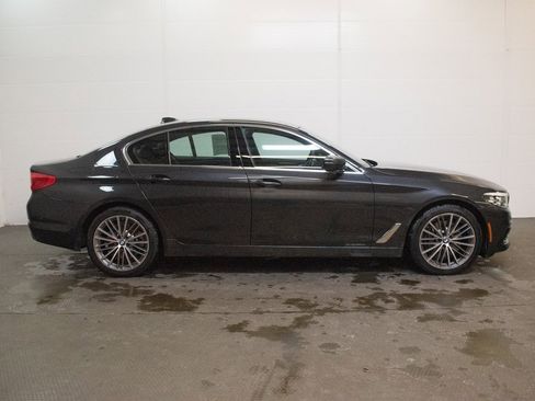Used 2020 BMW 540i xDrive w/ Premium Package image 3