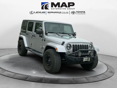 Used 2015 Jeep Wrangler Unlimited Sahara w/ Dual Top Group AWD/4WD image 7
