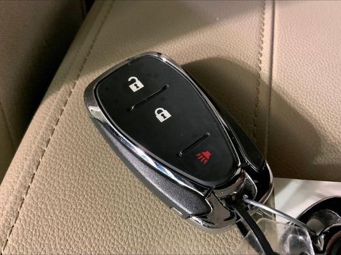 Used 2022 Chevrolet Traverse LS FWD image 12