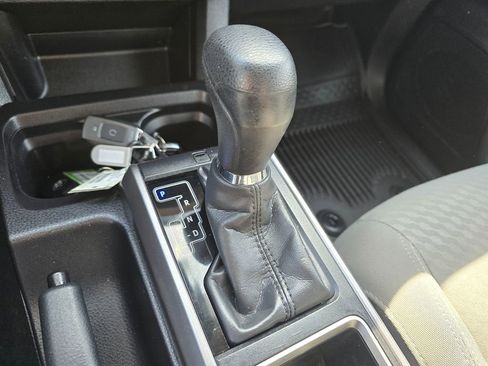 Certified 2023 Toyota Tacoma SR5 AWD/4WD image 24