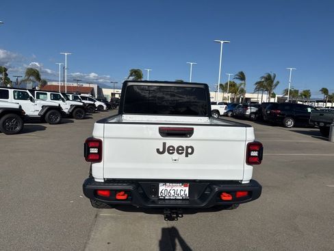 Used 2024 Jeep Gladiator Mojave w/ Convenience Group AWD/4WD image 7