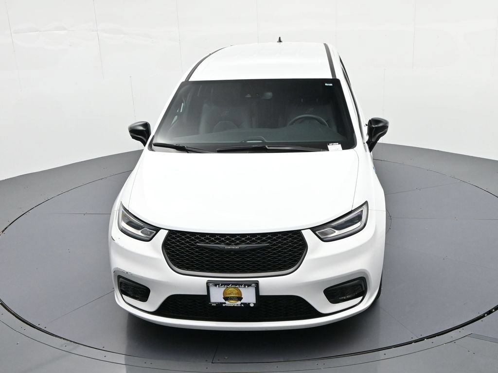 Used 2024 Chrysler Pacifica Limited FWD image 17