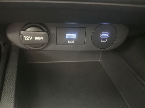 Used 2025 Hyundai Elantra SE FWD image 17