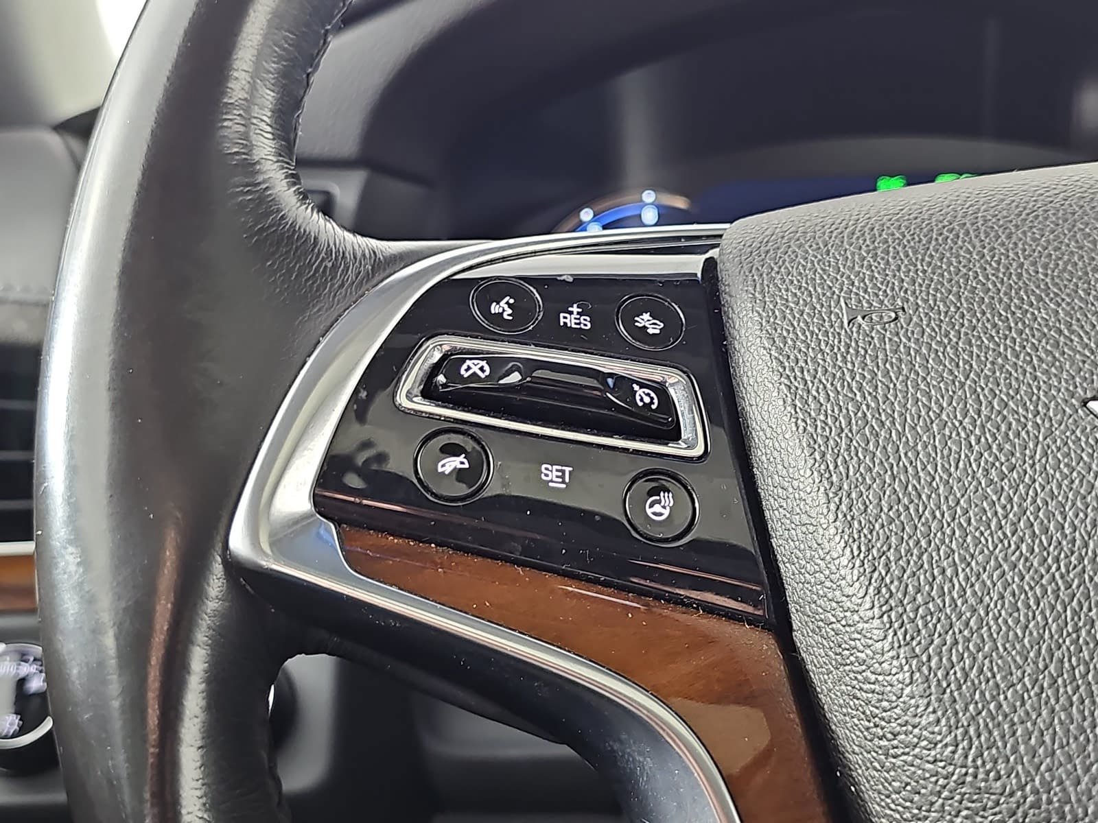 Used 2019 Cadillac Escalade Luxury AWD/4WD image 17