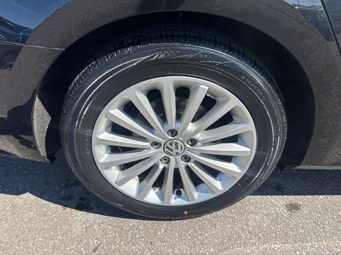 Used 2017 Volkswagen Passat 1.8T SE FWD image 34